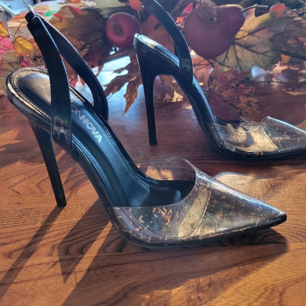 FASHION NOVA Slingback heels black & gold size 7